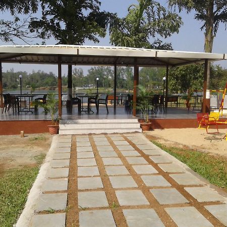 Savshanti Lake Resort サパットアーラ エクステリア 写真